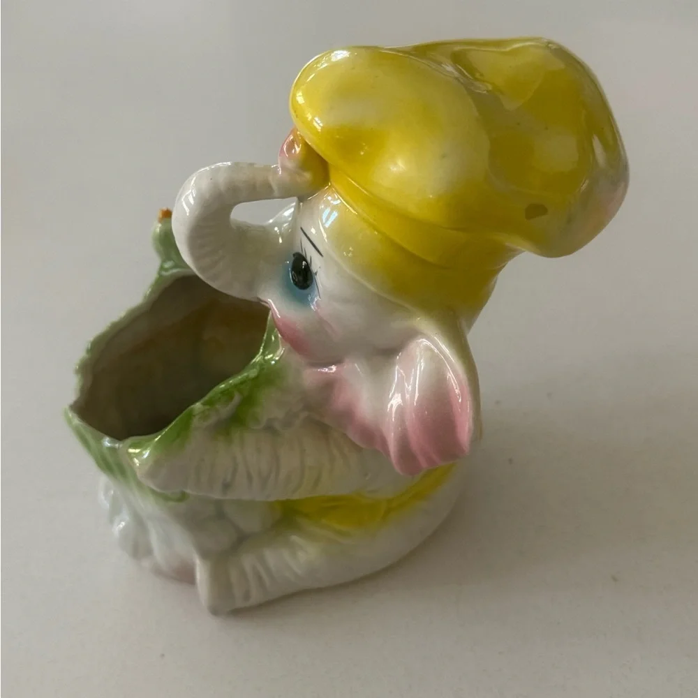 Vtg 1960s kitsch Ceramic Anthropomorphic Baby Chef Elephant Planter‎ Yellow 8.5”